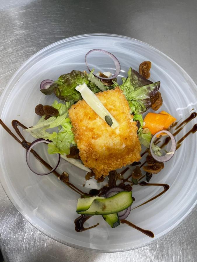 Logis Hotel Restaurant Cazes Arazat Laissac Экстерьер фото